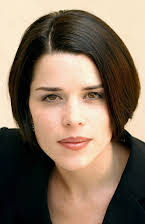 Neve Campbell como 