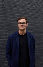 Freddie Waters som Director