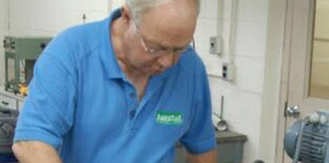 21:30: ¿Cómo lo hacen?: Latas de aluminio, relojes de cuco, tablas de surf de remo | Discovery Max | 12/24 2025