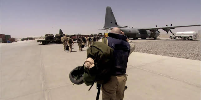 04:00: Ross Kemp: In Afghanistan (S1 E1) (S1) | TV10 | 12/25 2025