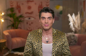 Who Likes My Follower?: El Minidiós, el Psicólogo y la Puticienta