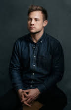 Joshua Rofé som Director