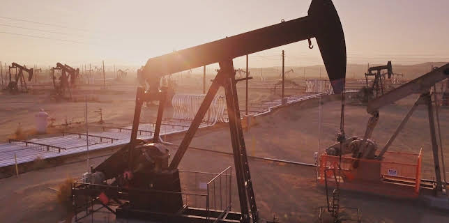 01:15: Geheime Weltmächte – Kampf um die Energie | ZDFinfo | 12/10 2025