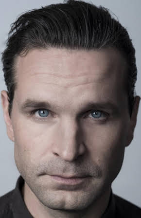 Viktor Dobronravov as 