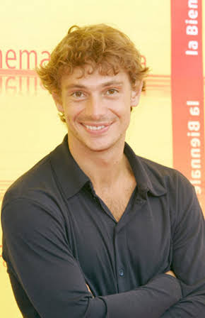 Giorgio Pasotti as Stefano