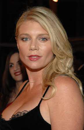 Peta Wilson as Mina Harker