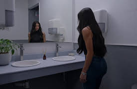 LALOLA season-1: LALOLA - Esto apenas empieza