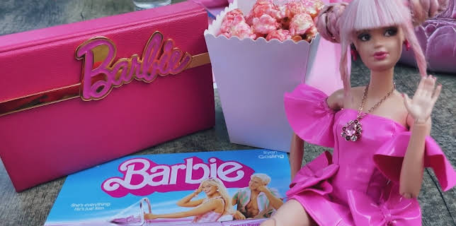 12:00: Das System Mattel | ZDFinfo | 11/8 2025