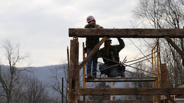 9:00 AM: Barnwood Builders (S5) | Discovery Channel | 7/21 2026
