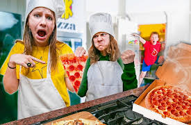 SuperHeroKids: Disappearing Pizza with SuperHeroKids!