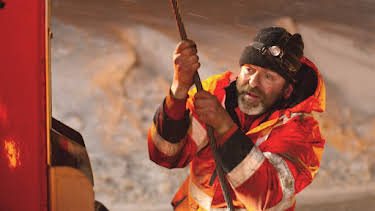 12:00 AM: Ice Road Rescue | Nat Geo Wild | 12/31 2025