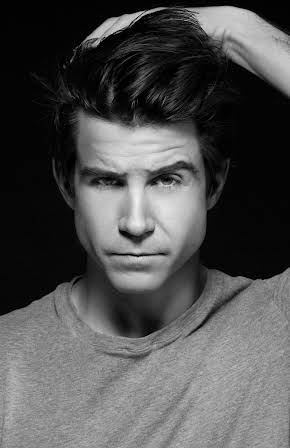 Henrik Lundström as 