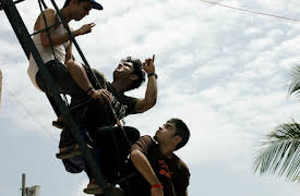 Laakhon Mein Ek: Equilibrium