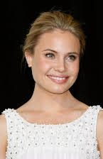 Leah Pipes como 