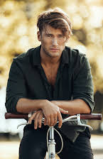 Pelle Holmström som 