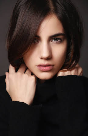 Ela Velden as 