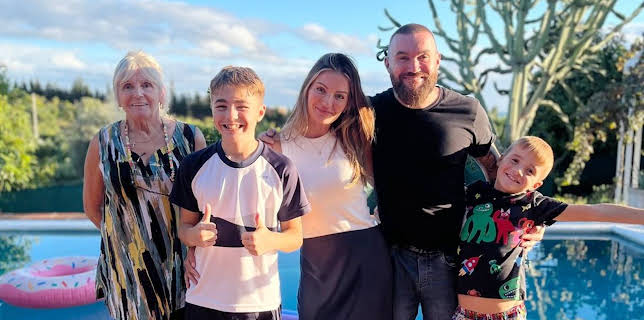 9:00 AM: Bargain-Loving Brits in the Sun (S14 E14) (S14) | 5 Star | 12/9 2025