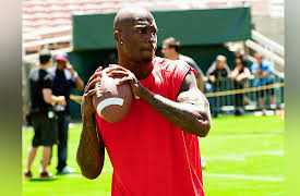 Ochocinco: The Ultimate Catch: Fielding His Team