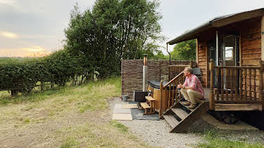 7:25 AM: Robson Green's Weekend Escapes (S1 E8) (S1) | Dave | 7/10 2026