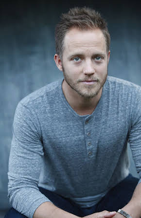Graham Hamilton as 