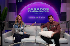 Casados y Complicados con Santi y Laurita season-1: La era de los 'hombres princesos'