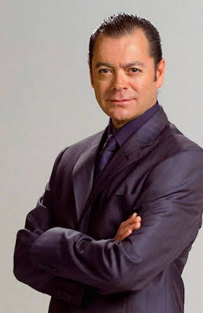 Roberto Blandón as 