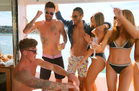 Selling The OC: Aguas revueltas