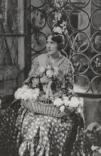 Estrellita Castro como Coralito, vecina