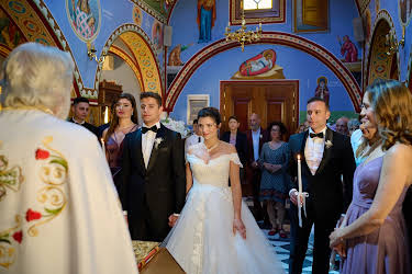 18:20: Love's Greek to Me | Kanal 11 | 7/13 2026