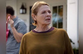 Life in Pieces Season 1: Gym Party Garage Lobster