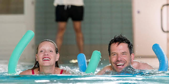 12:55: Eltern allein zu Haus: Frau Busche | SWR Fernsehen BW | 2/25 2026