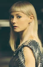 Lydia Wilson som 