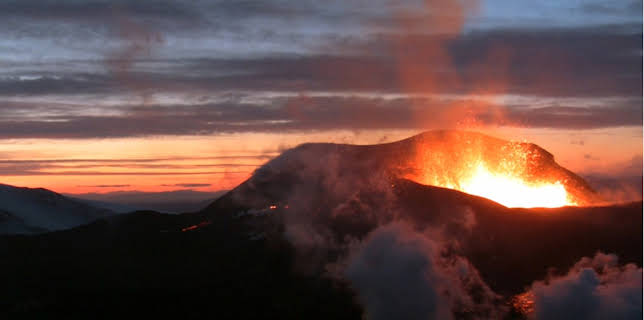 08:15: Im Land der Feuerberge | ZDFinfo | 1/26 2026