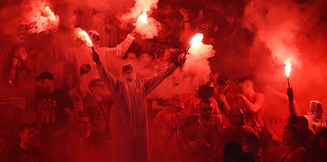 17:15: Inside Fankurve – Fans, Ultras, Hooligans | ZDFinfo | 12/4 2025