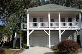 House Hunters: Volume 7, Season 162: To Beach or Not to Beach in North Carolina