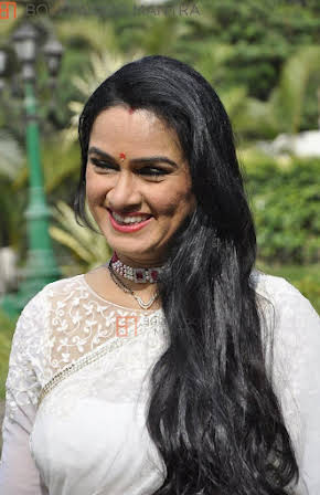 Padmini Kolhapure as 