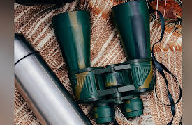 The National Geographic Guide to Birding in North America: Introduction to Birding Optics