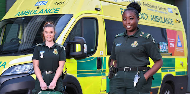 11:05 PM: 999: On the Front Line | More 4 | 12/6 2025