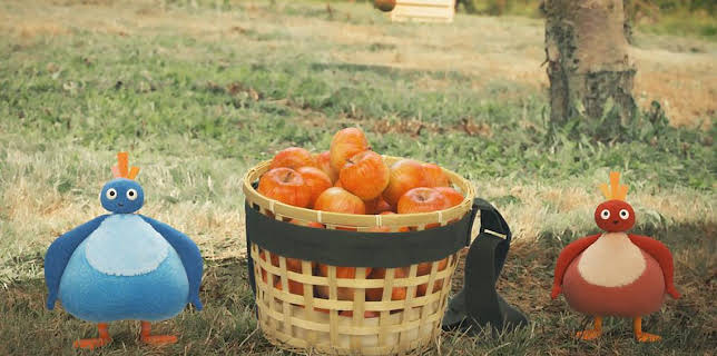 9:35 AM: Twirlywoos (S4) | Cbeebies | 11/25 2025