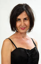 Amy Schatz som Director