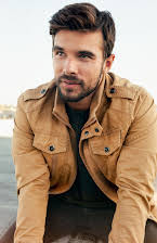 Josh Swickard som 