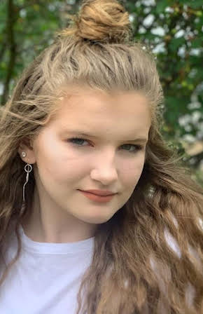 Kaleigh Jo Keller as Kelly