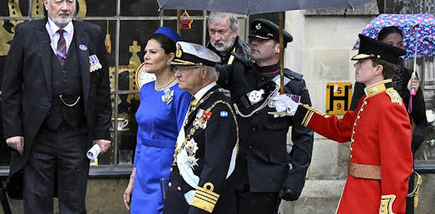 "Meningslöst spektakel" - kritik då Charles III kröns till kung