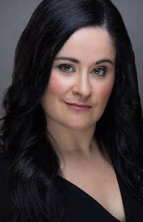 Maria J. Cruz as Female Passenger