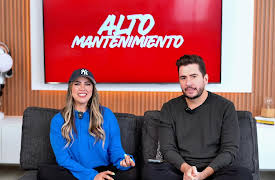 Casados y Complicados con Santi y Laurita season-1: ¡Auxilio! mi esposa es de alto mantenimiento