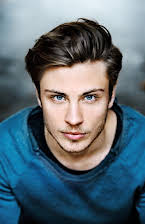 Jannik Schümann som 