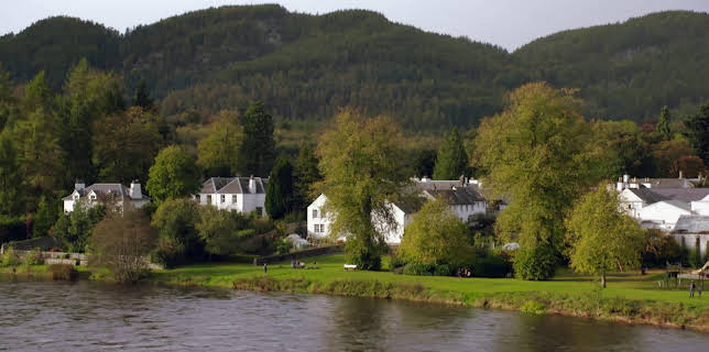 03:45: En plats på landet (S31 E17) (S31) | TV8 | 12/28 2025