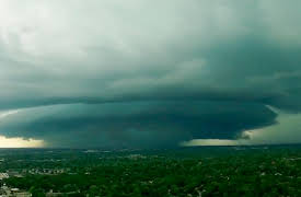 In the Eye of the Storm, Season 1: Derecho Superstorm