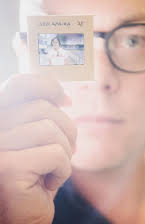 Henrik Jansson-Schweizer som Director