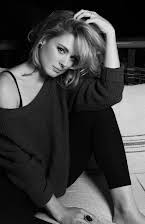 Alexandra Breckenridge som 